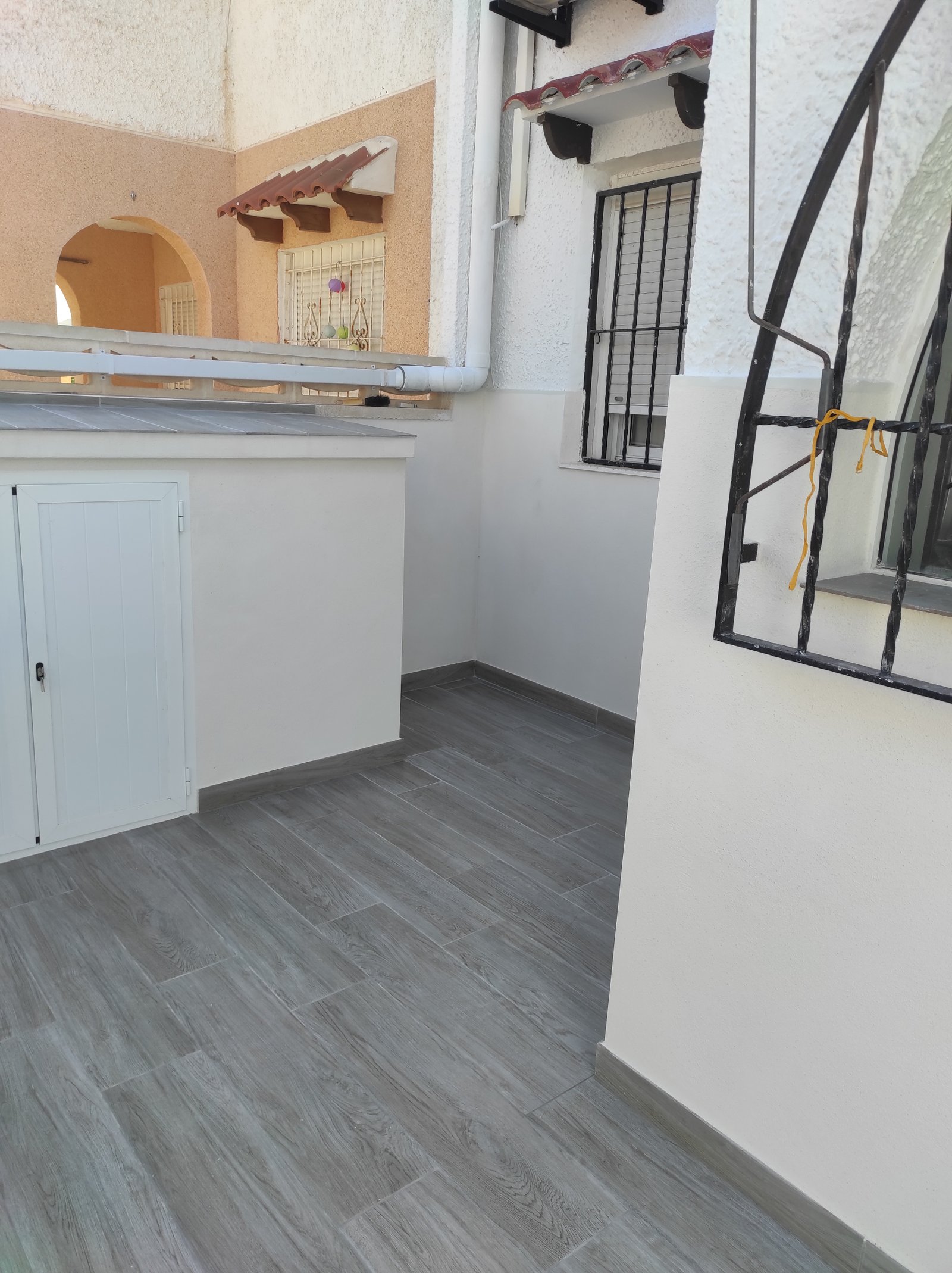Solarium con acabado en porcelánico